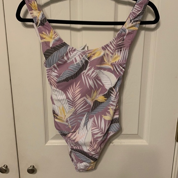 Volcom Don’t Leaf One Piece Swimsuit - Picture 1 of 11